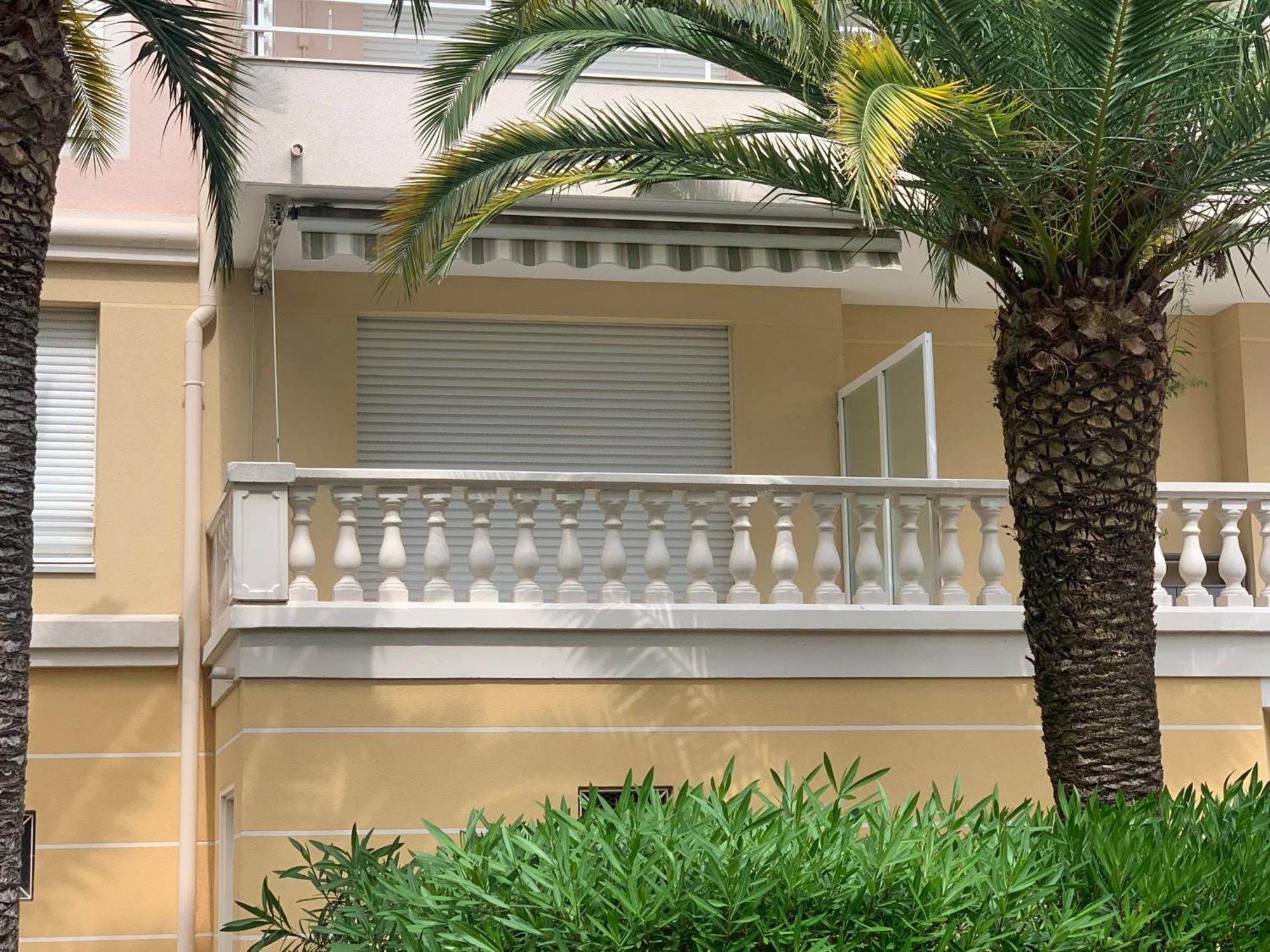 Апартаменты Le Tropical Фрежюс Экстерьер фото